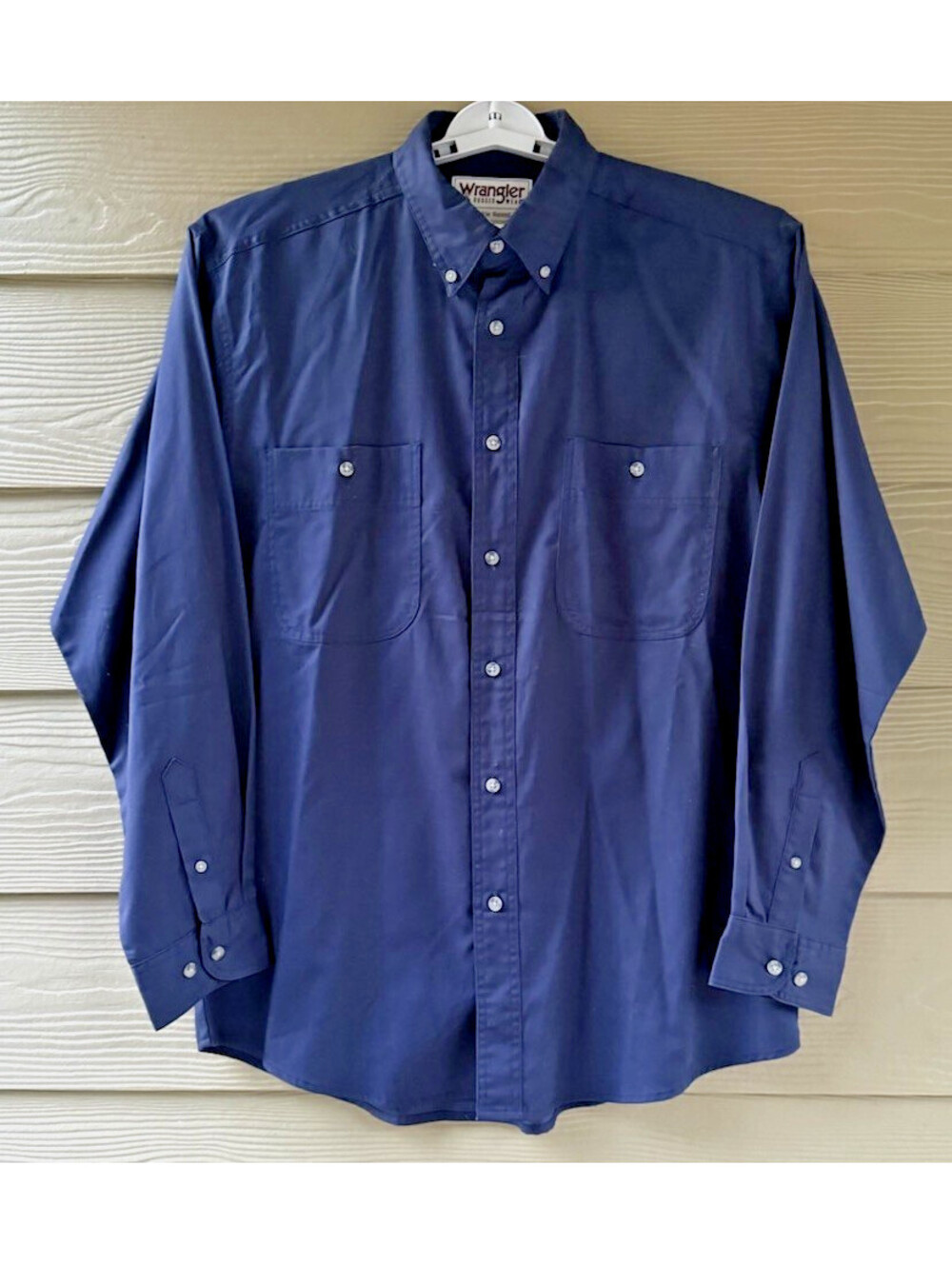 Wrangler Rugged Wear Men's L Button Down Wrinkle Resist Cotton Navy Blue Shirt - Picture 3 of 8
